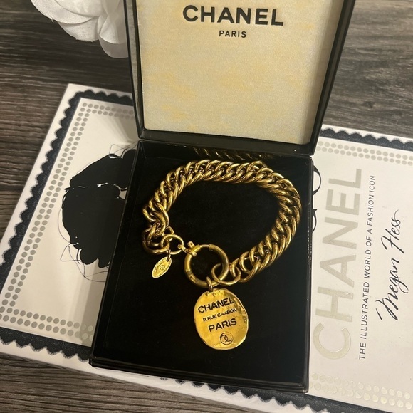 CHANEL Vintage Gold Rue Cambon Paris Oval Charm Bracelet - Picture 1 of 8